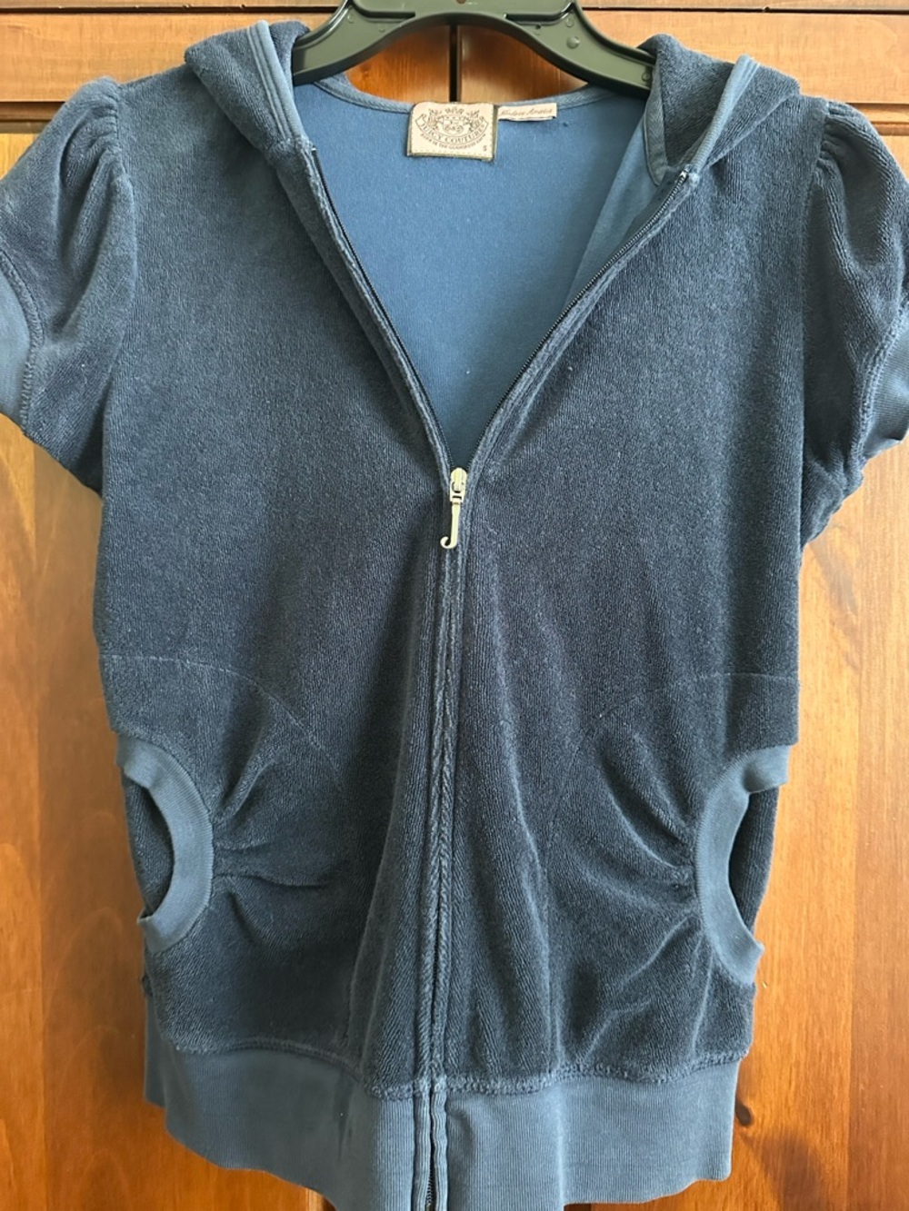 Vintage Juicy Couture - Excellent Condition
Short Sleeve Zip Hoodie in Navy